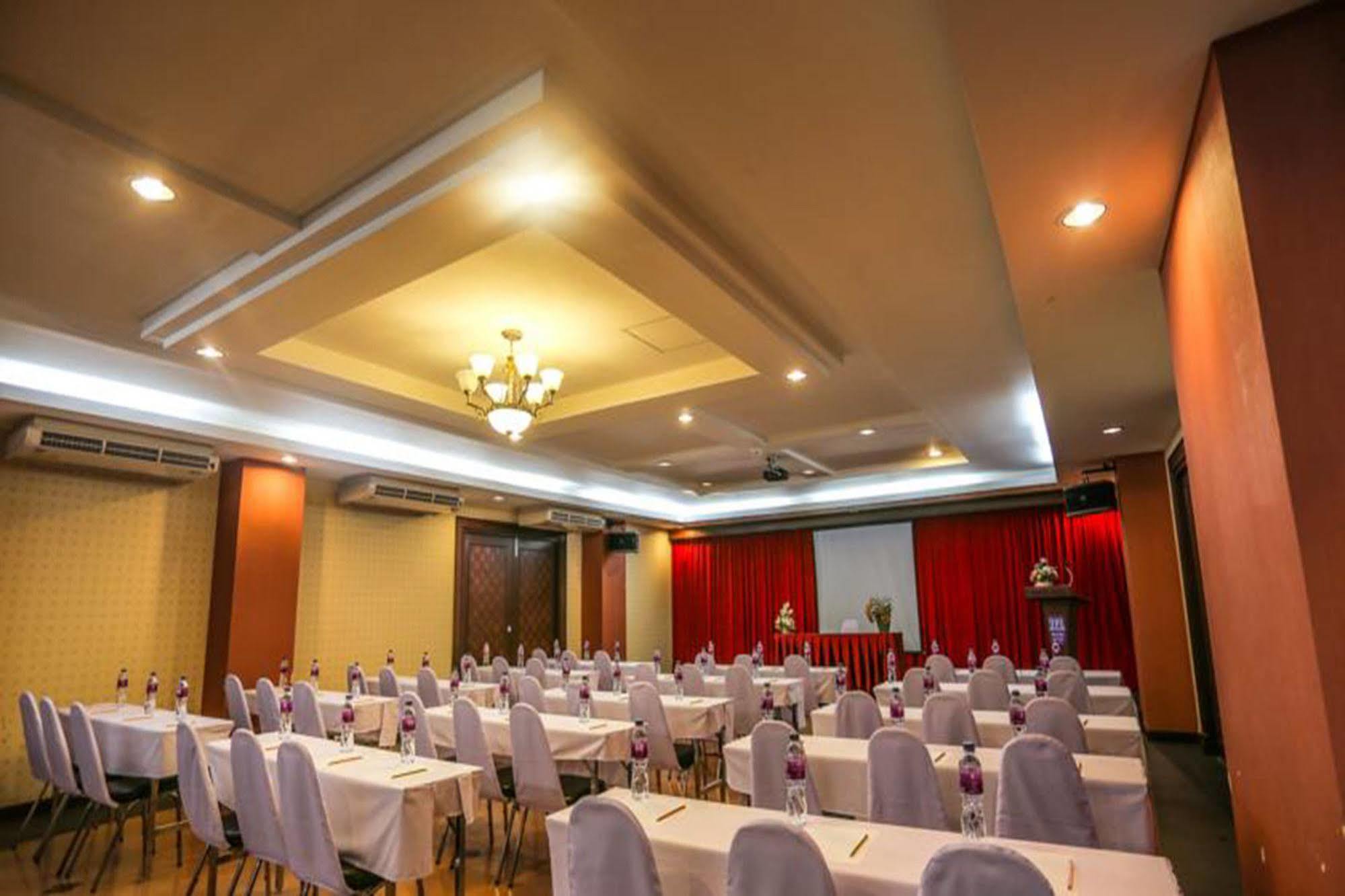 Madina Rayong Hotel Ngoại thất bức ảnh