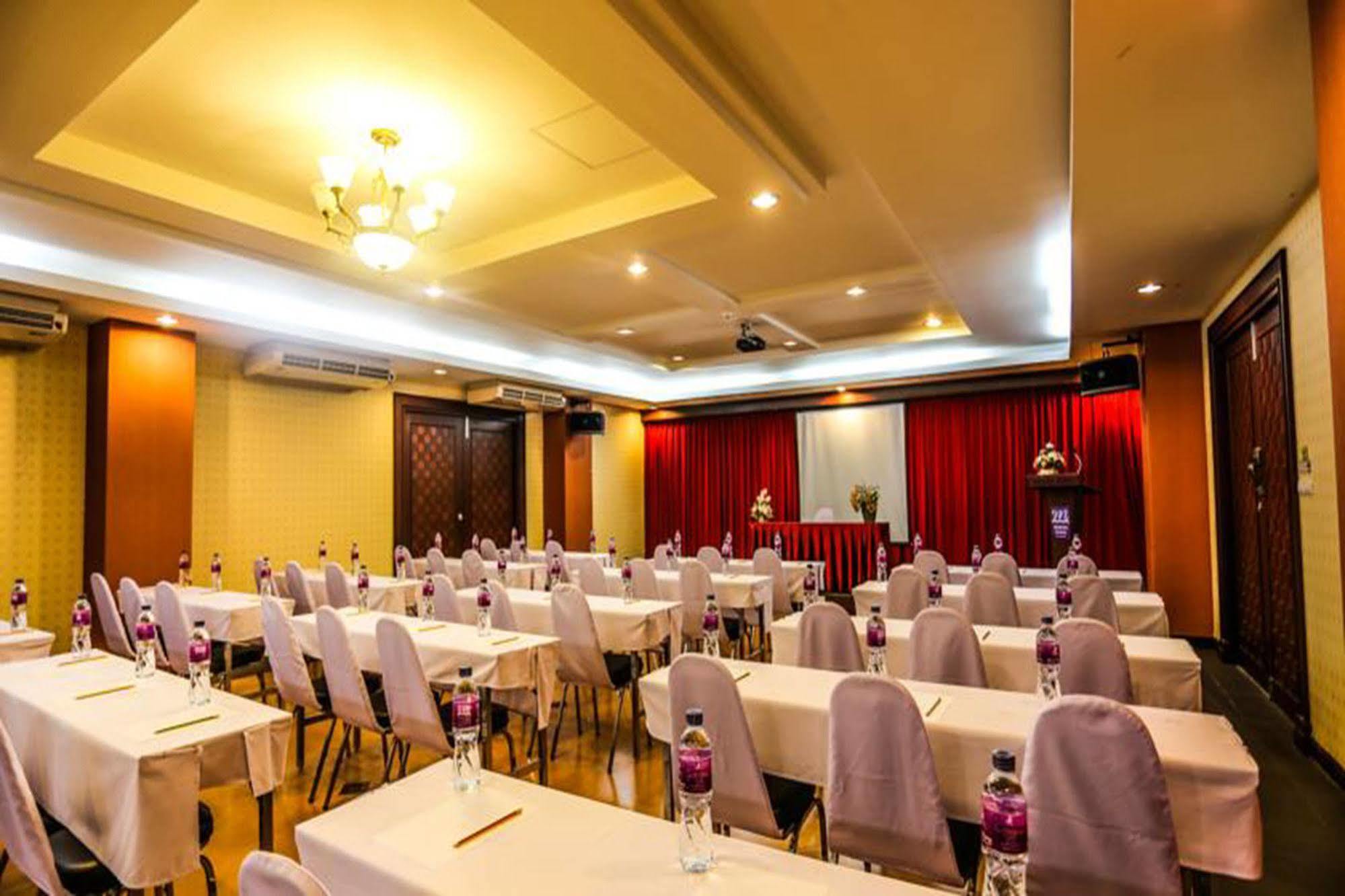 Madina Rayong Hotel Ngoại thất bức ảnh